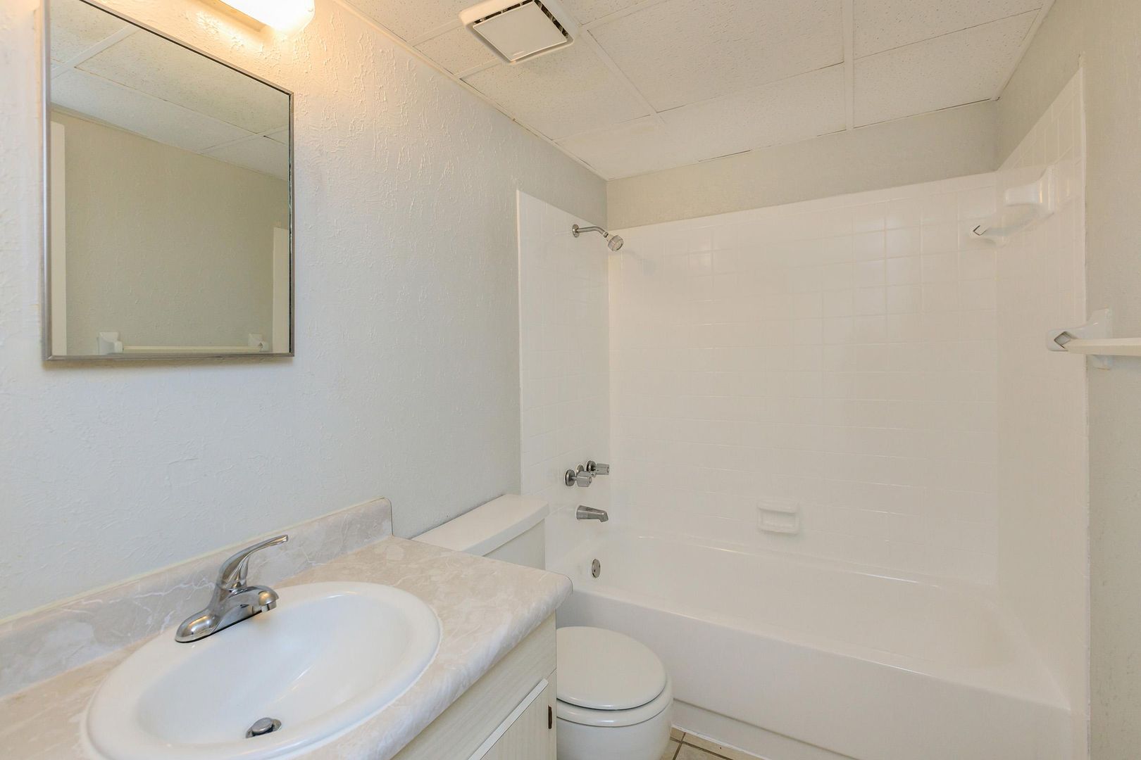 Bradenton Apartment: 4507 9th St W