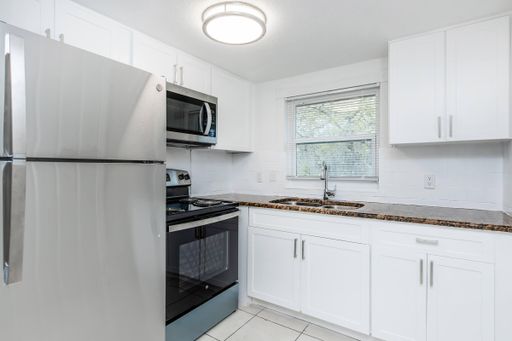 HALF OFF FIRST 2 MONTHS RENT | RENTS FROM $1,154 – photo 1