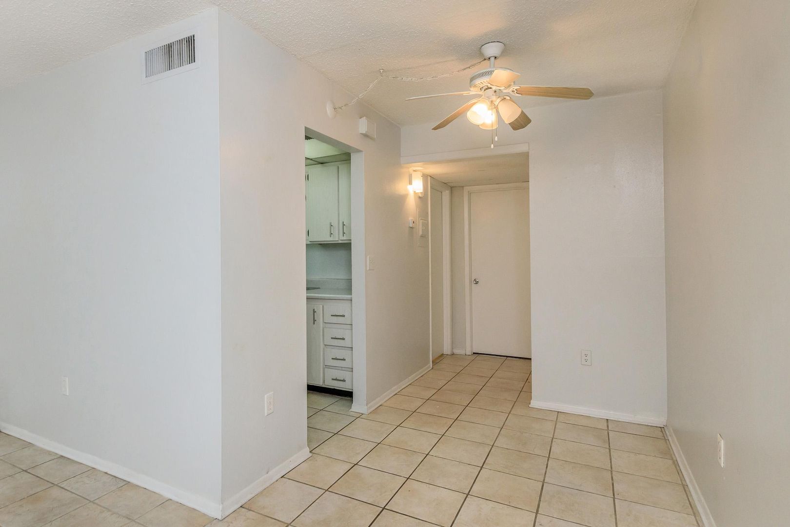 Bradenton Apartment: 4507 9th St W
