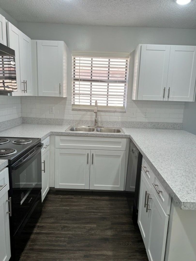 Port Richey Apartment: 7110 Tudor Lane