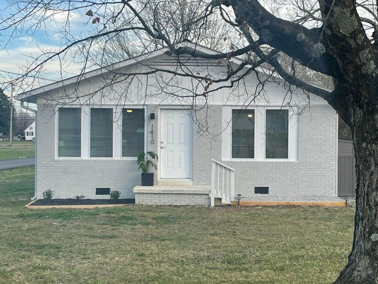 Tullahoma House: 1410 E Grundy St