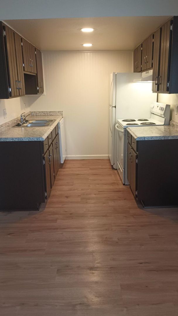 Greeley Apartment: 824 37th Ave