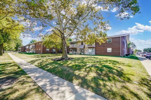 Stadium View - 2 Bedroom, 1.5 Bathroom – photo 1