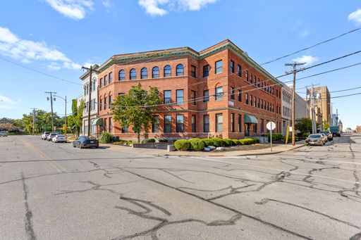 Sunflower Building - 2 Bedroom, 2 Bathroom – photo 1