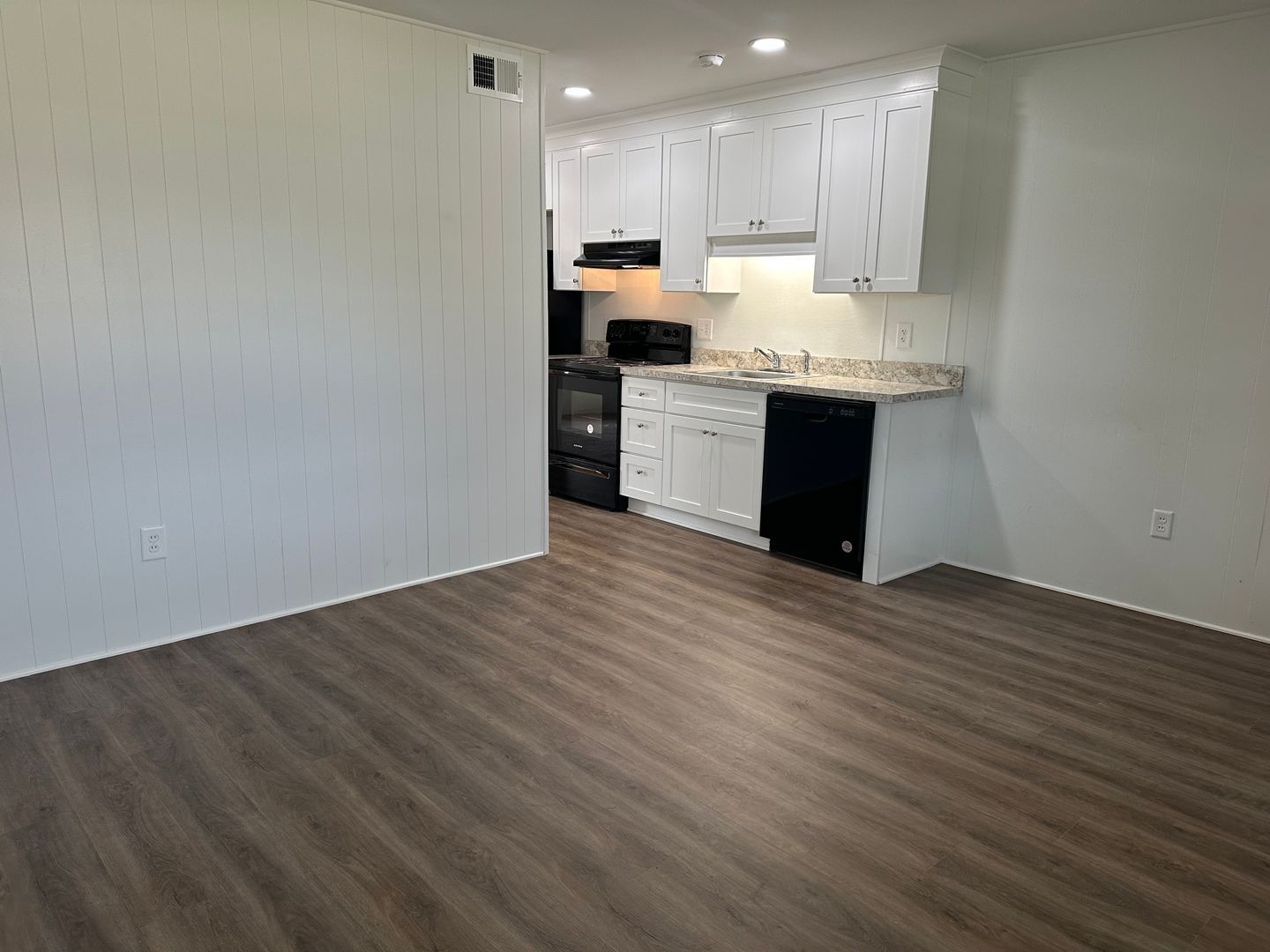 Roanoke Apartment: 2339 Memorial Ave