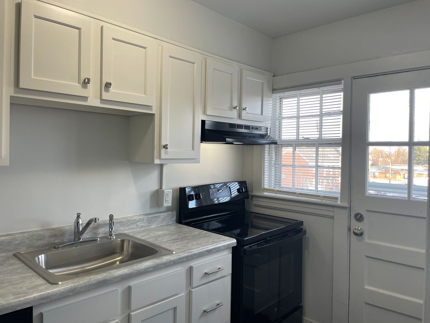 Roanoke Apartment: 2325 Memorial Ave