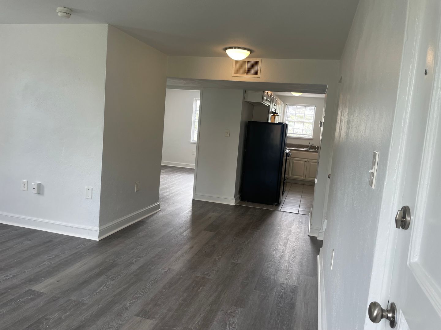 Salem Apartment: 231 Chestnut St