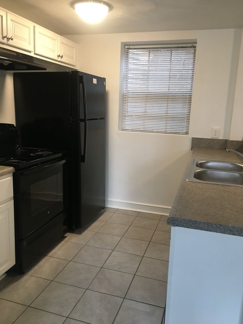 Salem Apartment: 231 Chestnut St