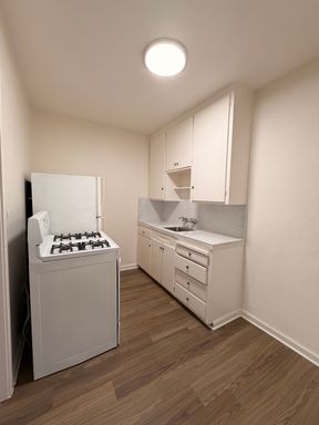 Beautiful One Bedroom Located on Capitol Avenue in Midtown! **$1,000.00 Off First Full Month of Rent!!** – photo 1