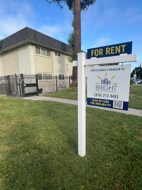Comfortable 2-Bed, 1-Bath Home in a Peaceful Sacramento Neighborhood – photo 1