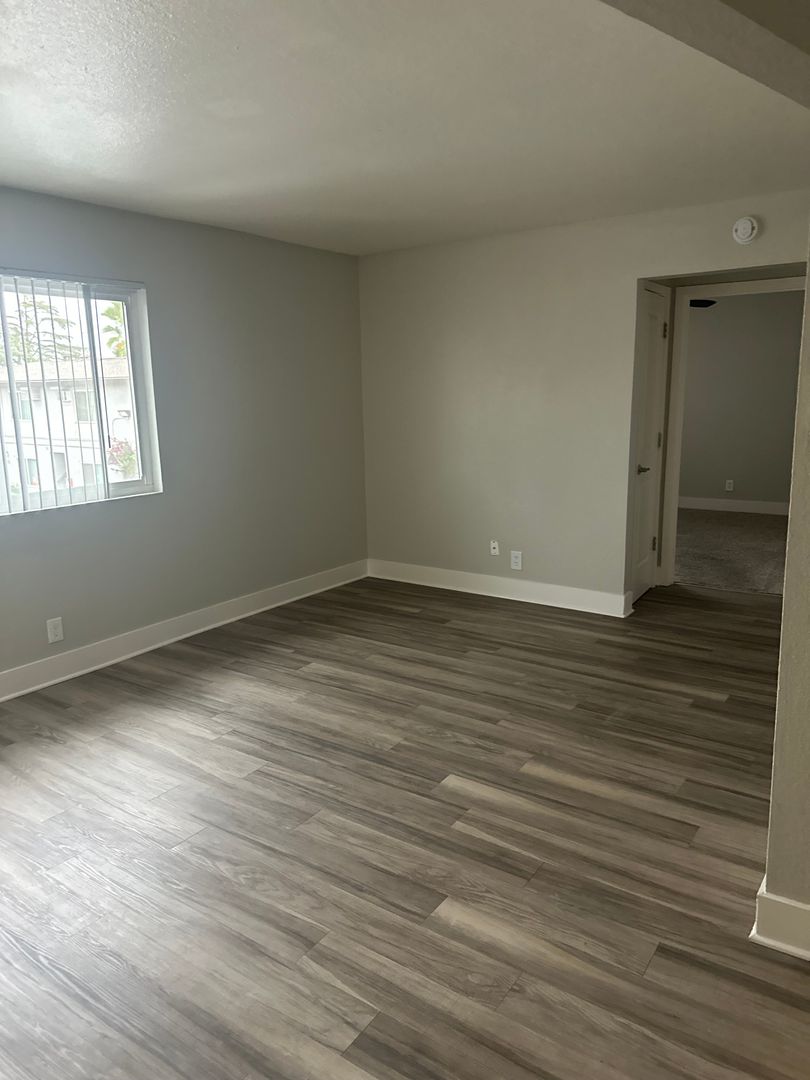 Carmichael Apartment: 5939 Sutter Avenue