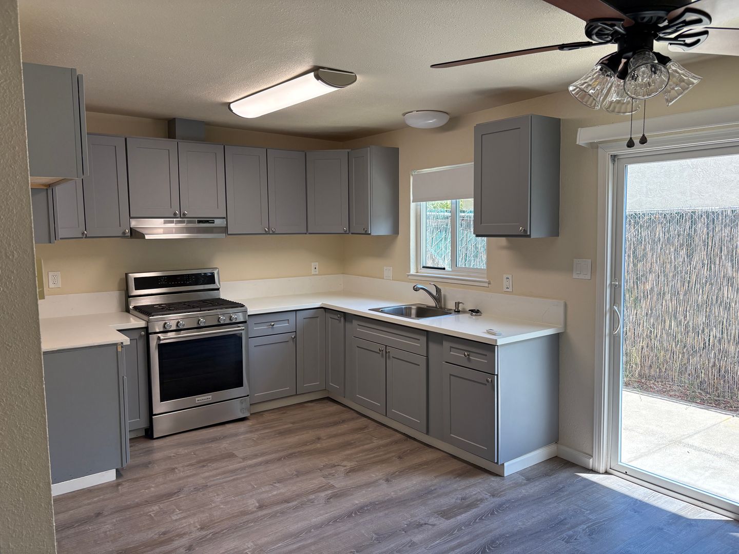 Folsom Apartment: 262/321 Montrose Drive