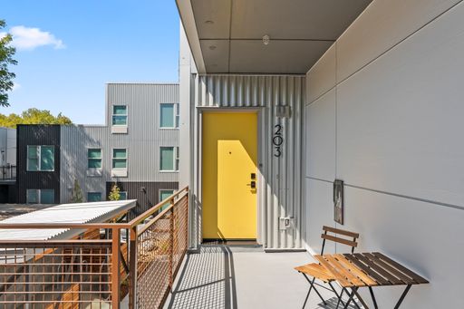Welcome to 216 13th Street — modern urban living in Sacramento’s vibrant Mansion Flats neighborhood. ** 1 Month Free on a 13 Month term!** – photo 1