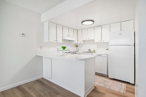 *** $1000 off first full month's rent***!!! Comfortable 2 Bedroom Living at Continental Apartments*** – photo 1
