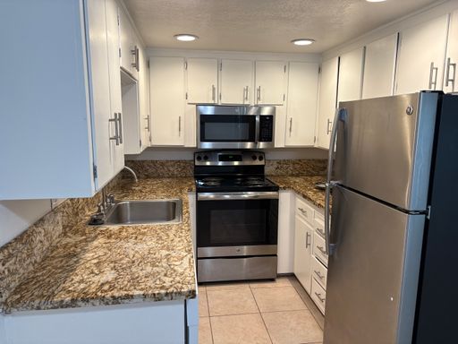 Beautiful Apartment for Rent at 421 14th Street, Unit 1 *** $500.00 Off First Full Month of Rent!!*** – photo 1