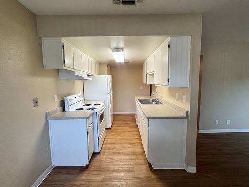 Acacia Chico – Contemporary 2 Bedroom Living ** MOVE IN SPECIAL! 1/2 deposit and first month free if you move in September** – photo 1