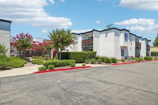 $1,000.00 Off First Full Month of Rent!** Enjoy Poolside Living at The Continental Apartments!!! Now Leasing! Spacious 1 Bedroom Starting at $1,575! – photo 1