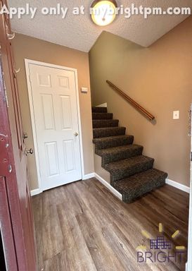 Spacious townhome with garage in convenient Carmichael location! – photo 1