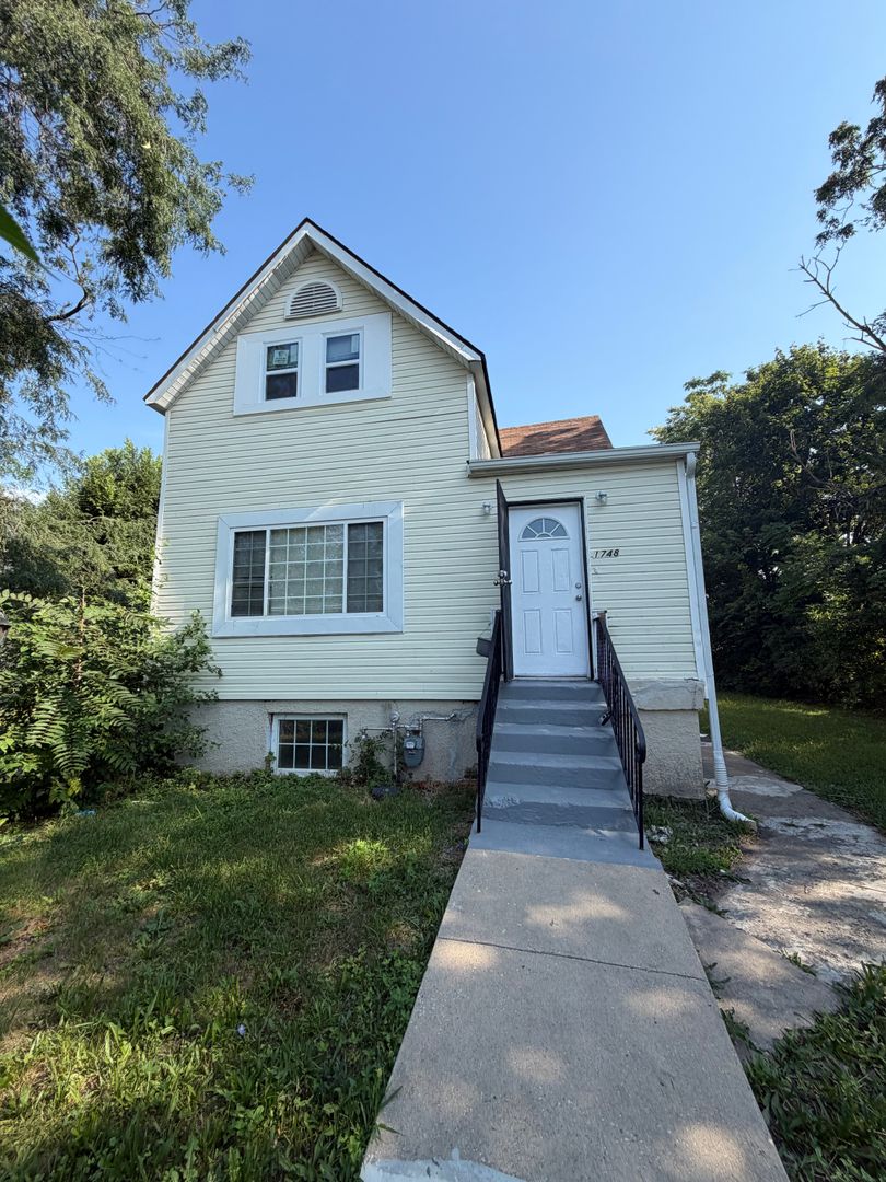 Chicago House: 1748 W Steuben St
