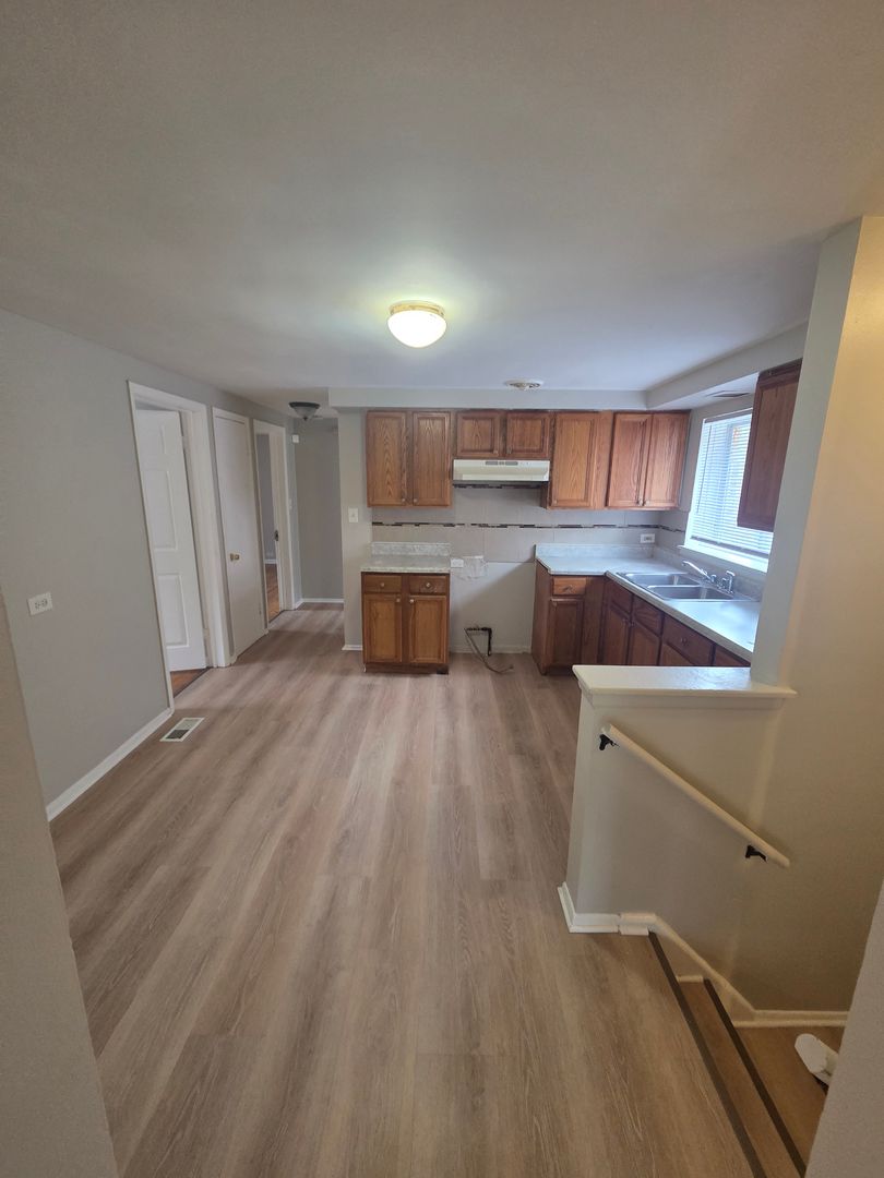 E1 CPV 10306 S Corliss Ave 7 of 12