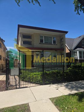 Updated 1-Bedroom Garden Unit with Bonus Room – photo 1