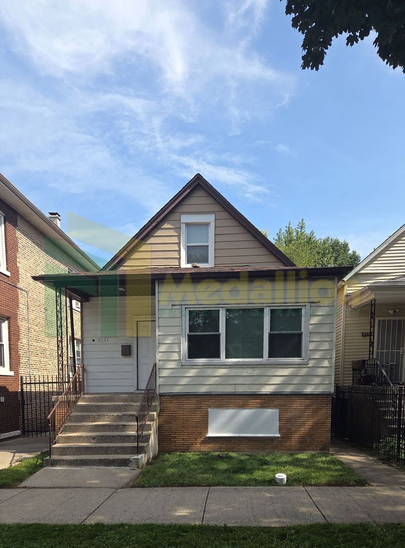 Chicago House: 8231 S Saginaw Ave