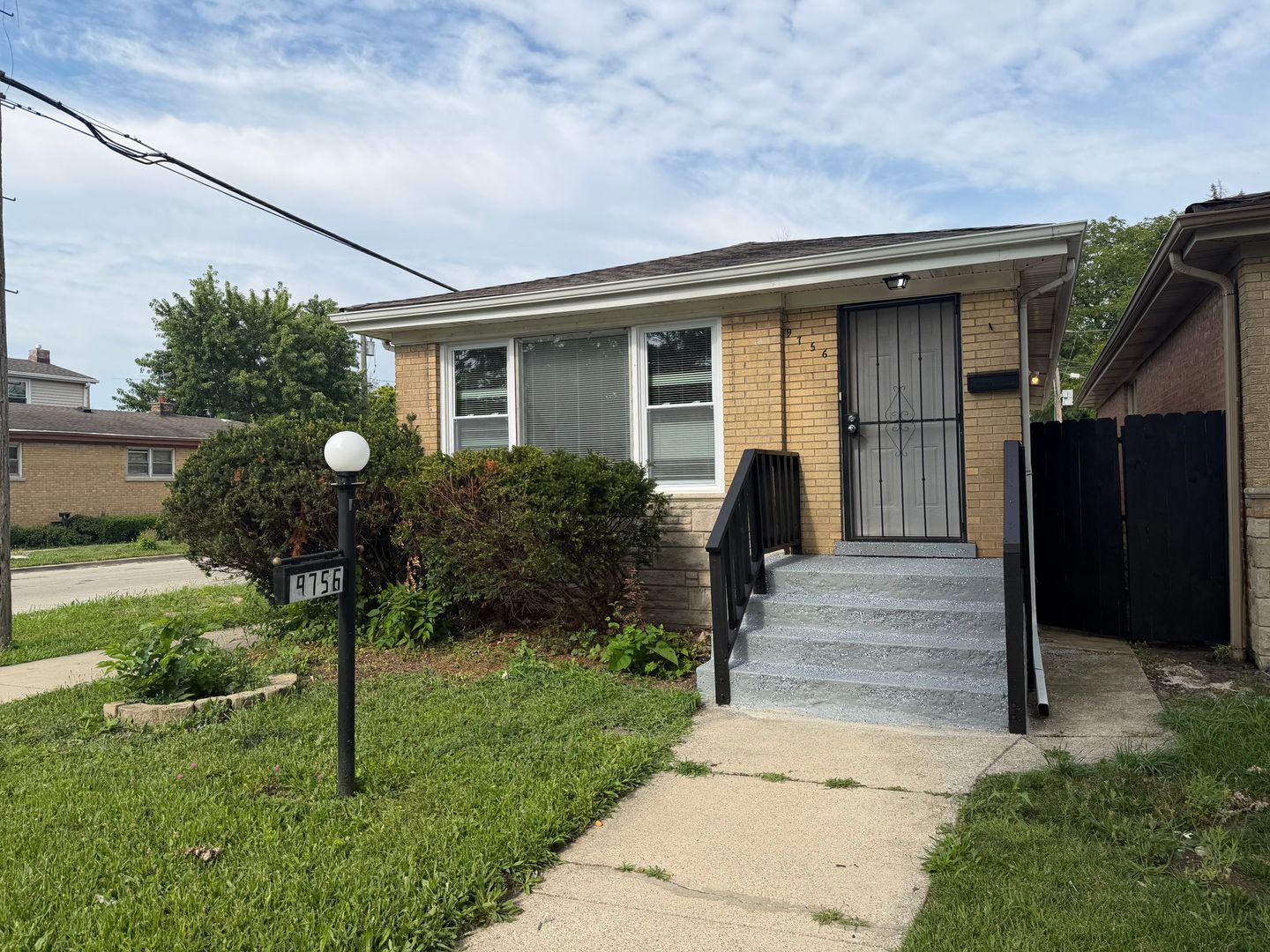 Chicago House: 9756 S Lowe Ave