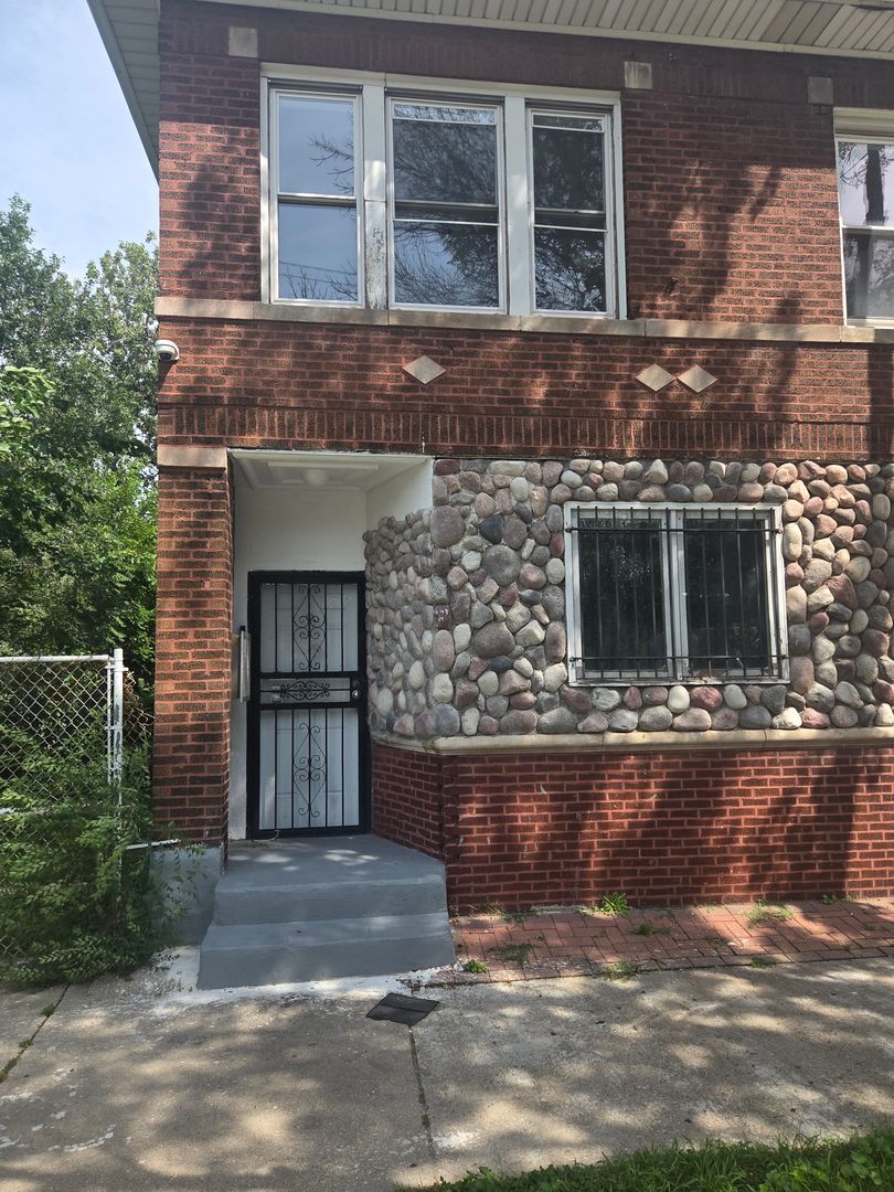 Chicago Multiplex: 2910 E 87th St - UNIT 2