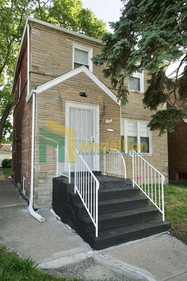 Chicago House: 2048 W 82nd Pl