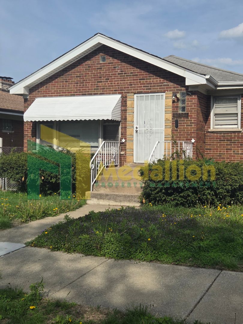 Chicago House: 9307 S Indiana Ave