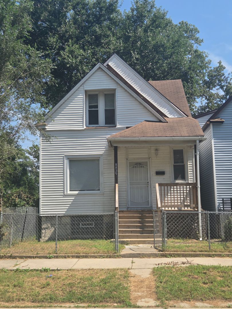 Chicago House: 8839 S Princeton Ave
