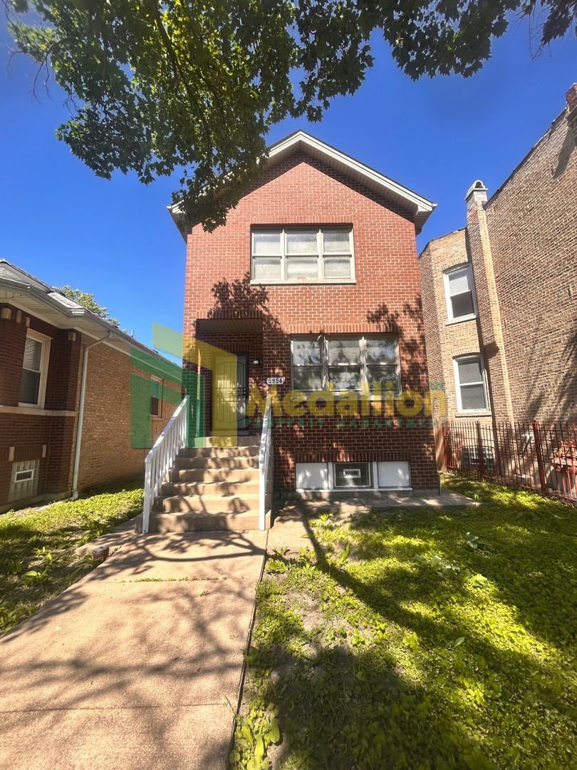Chicago House: 5954 S Maplewood Ave