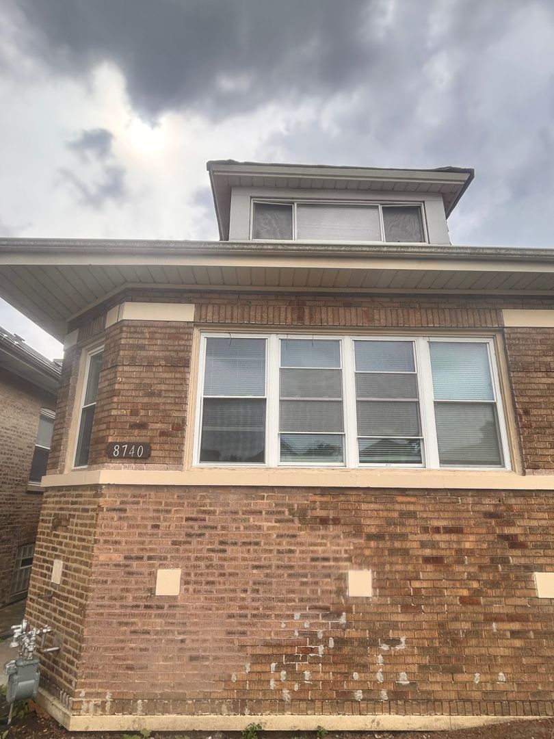 Chicago House: 8740 S Justine St