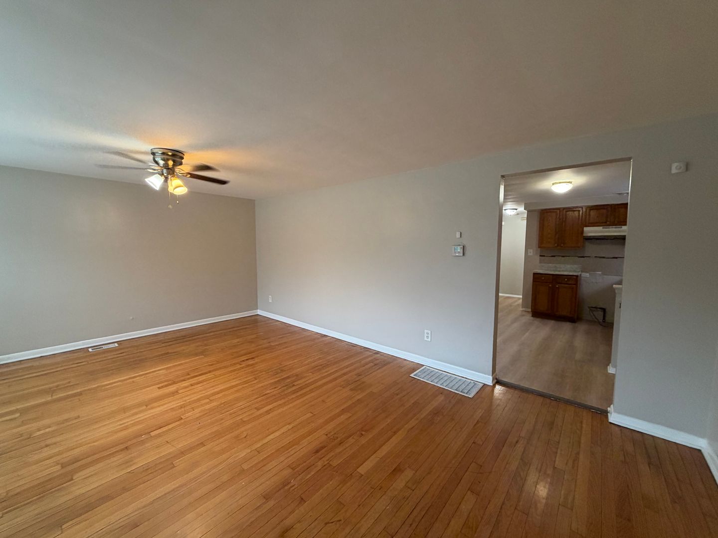 E1 CPV 10306 S Corliss Ave 6 of 12