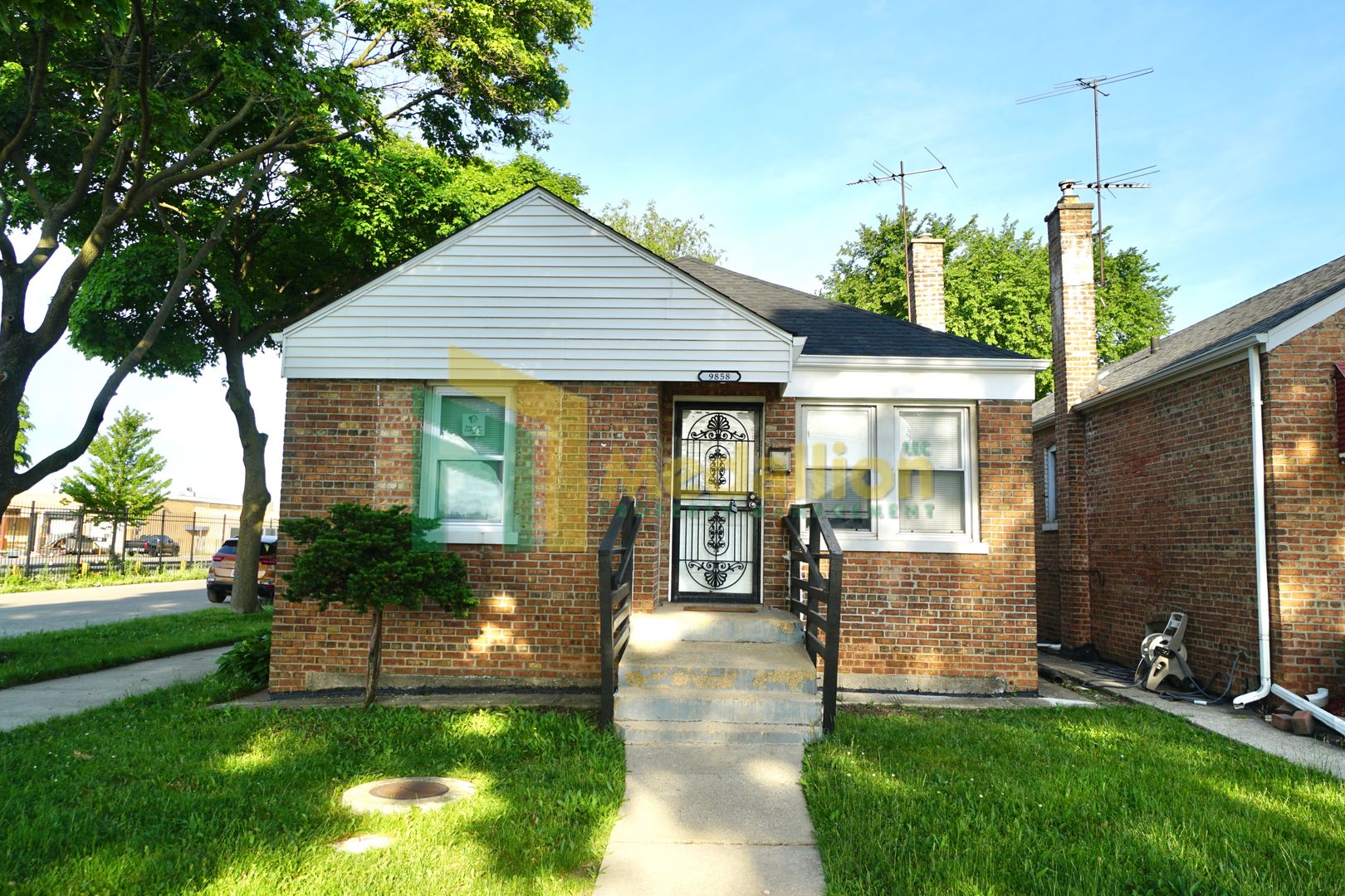 Chicago House: 9858 S Drexel Ave