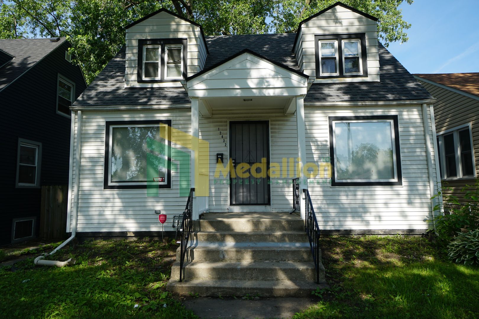 Chicago House: 12432 S Lowe Ave