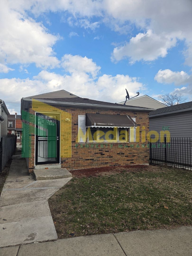 Chicago House: 10635 S Cottage Grove Ave