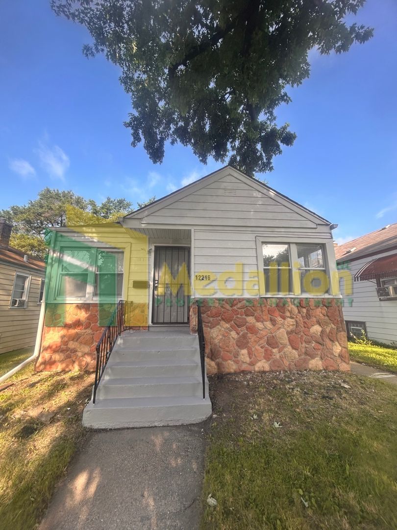 Chicago House: 12216 S Morgan St