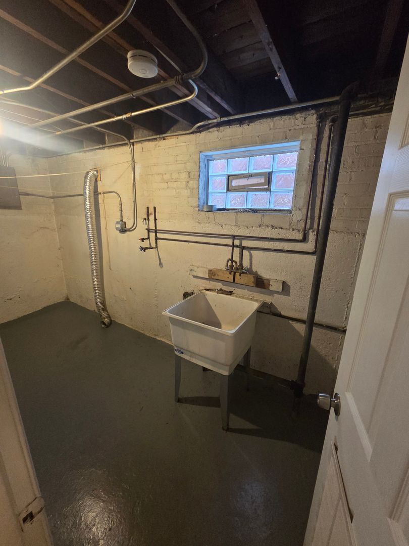 Laundry room at E1 CPV 10306 S Corliss Ave