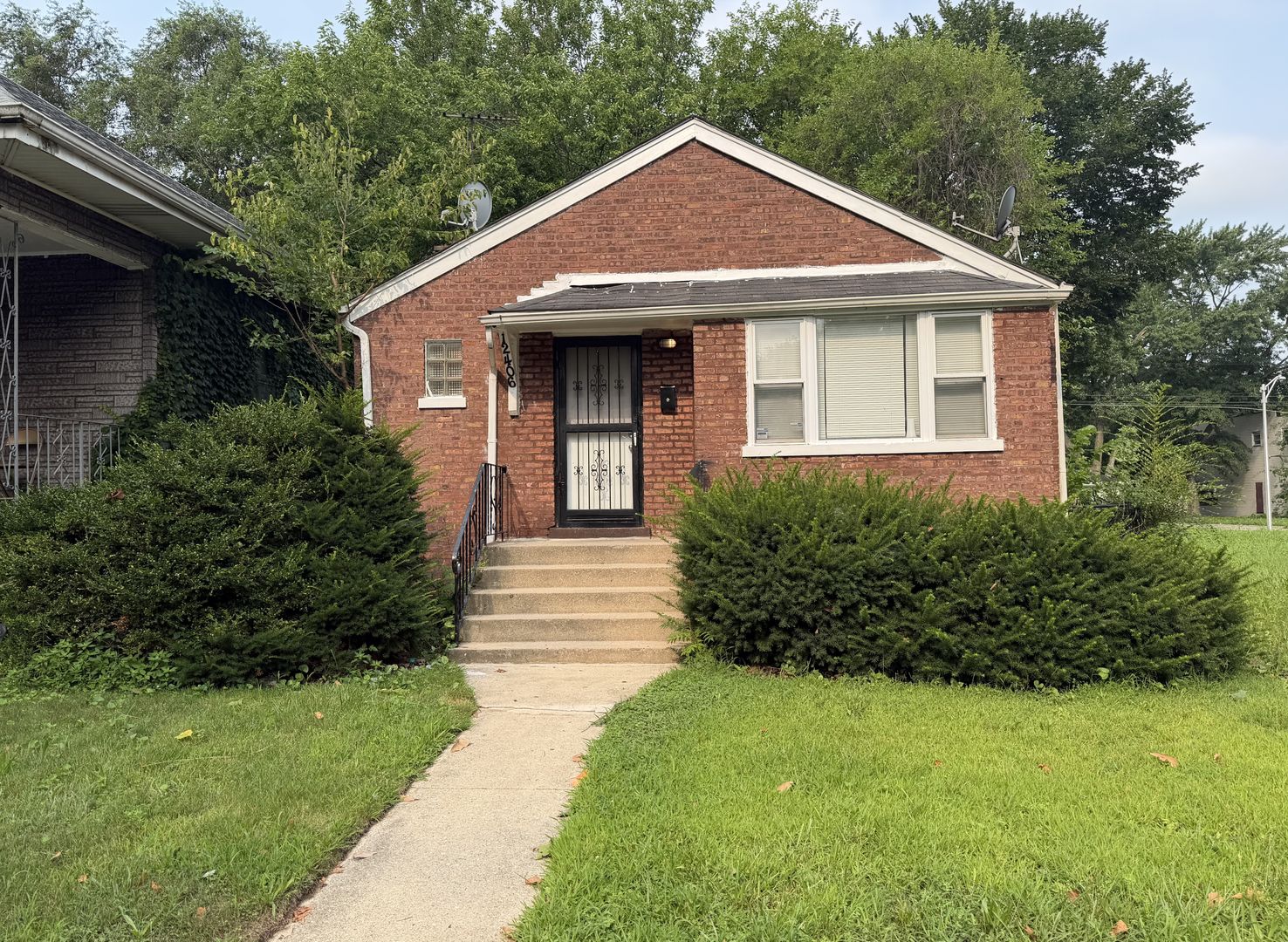 Chicago House: 12406 S Normal Ave