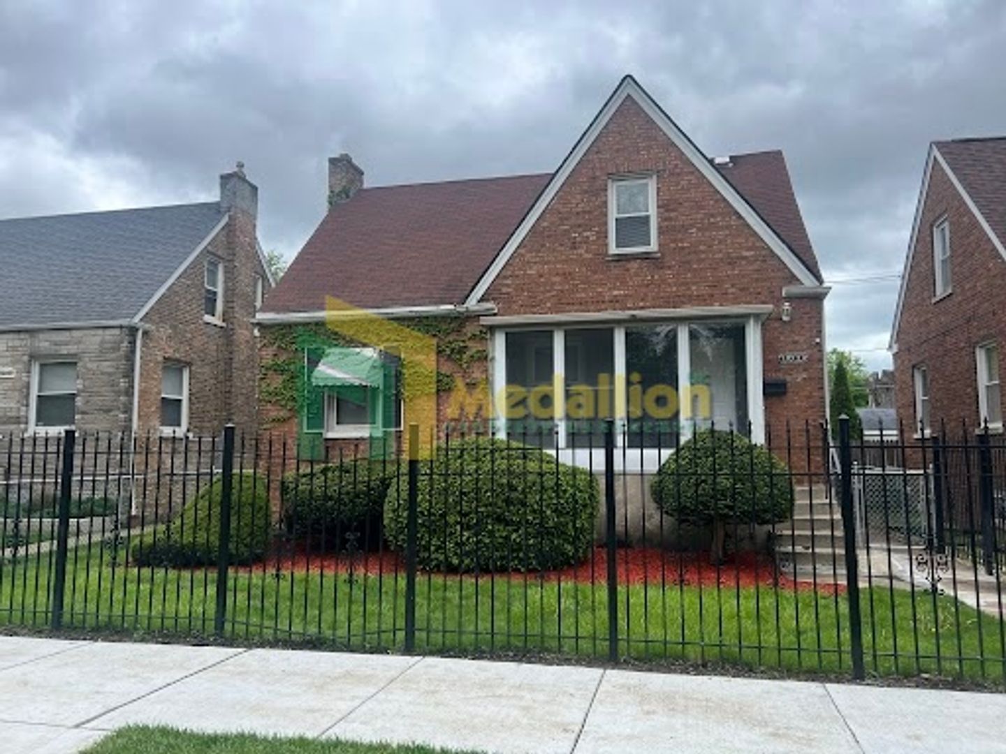 Chicago House: 10123 S Crandon Ave