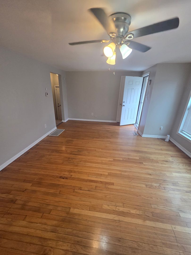 E1 CPV 10306 S Corliss Ave 4 of 12