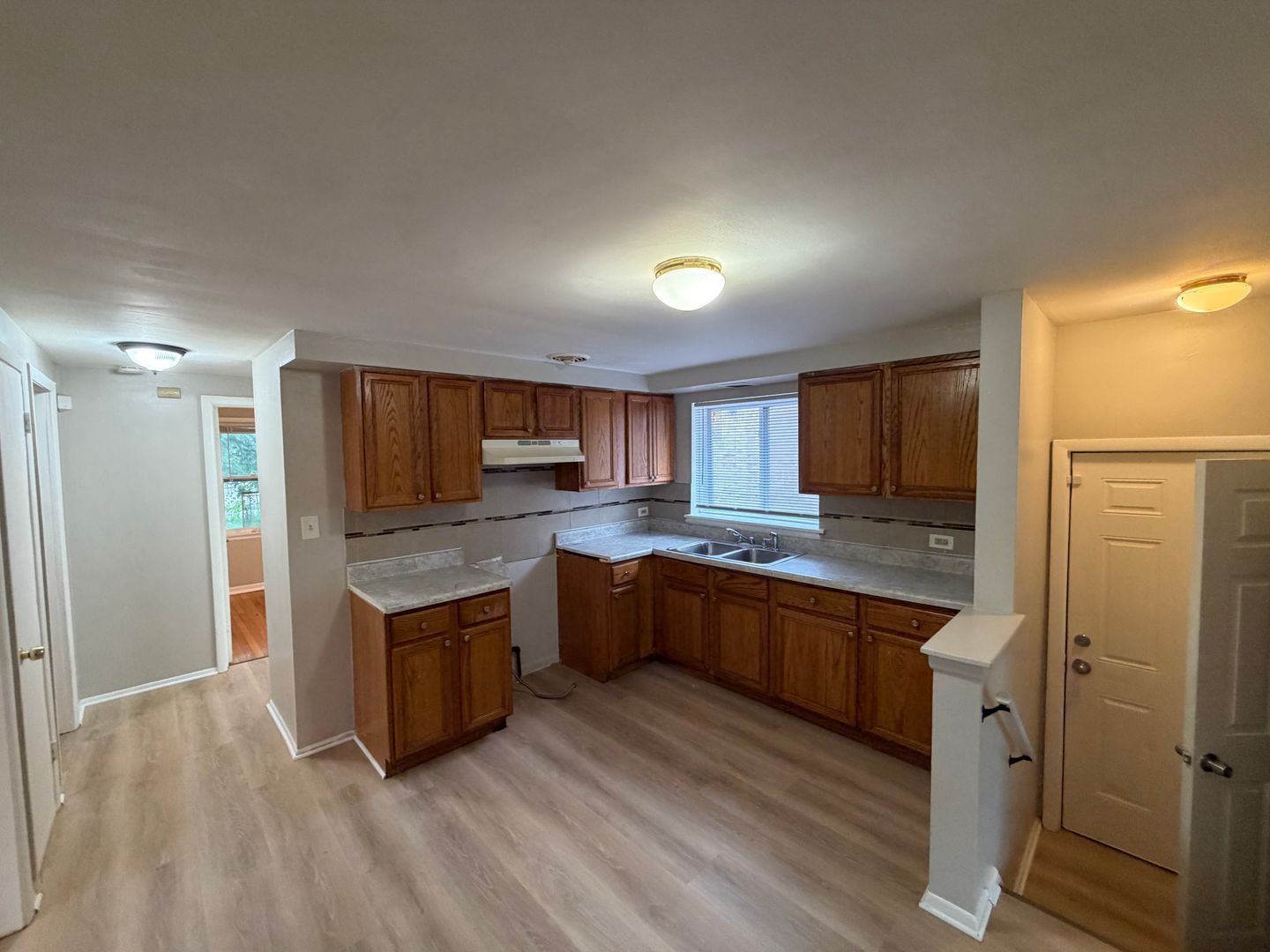 E1 CPV 10306 S Corliss Ave 9 of 12