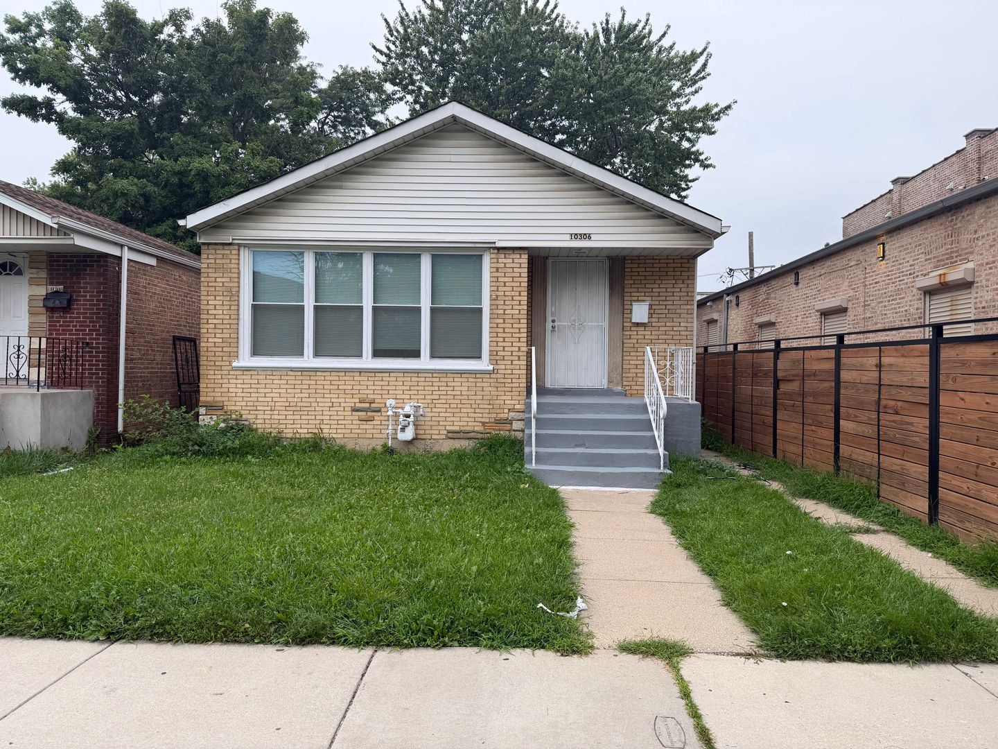 Chicago House: 10306 S Corliss Ave