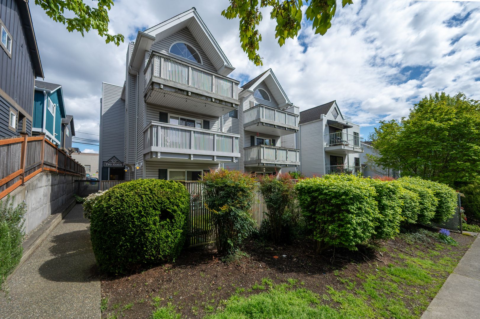 Seattle Apartment: 4416 44th Ave SW