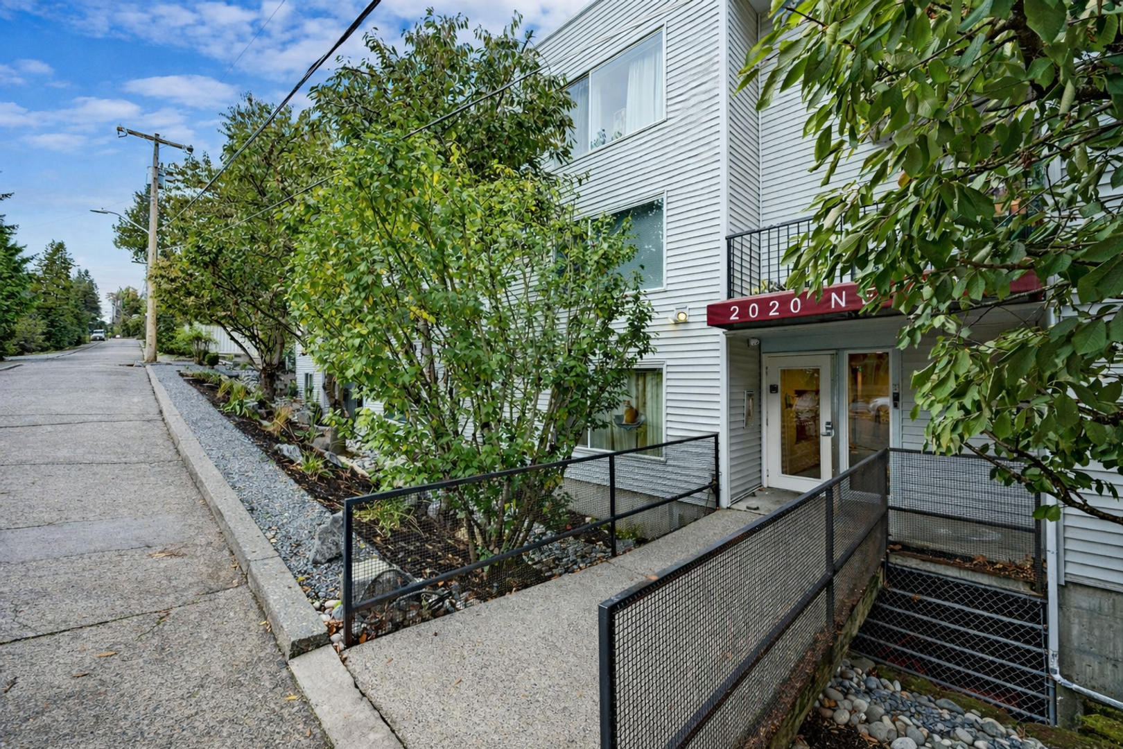 Seattle Apartment: 2020 NE 89th St