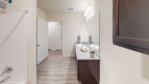 The Roper - 2BR/1BA w/Smaller Backyard