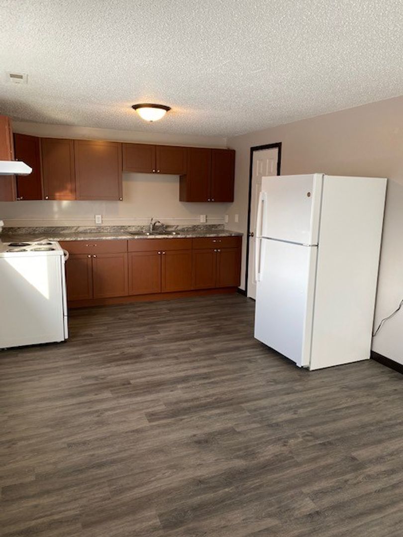 Coralville Apartment: 1648-1688 5th St.