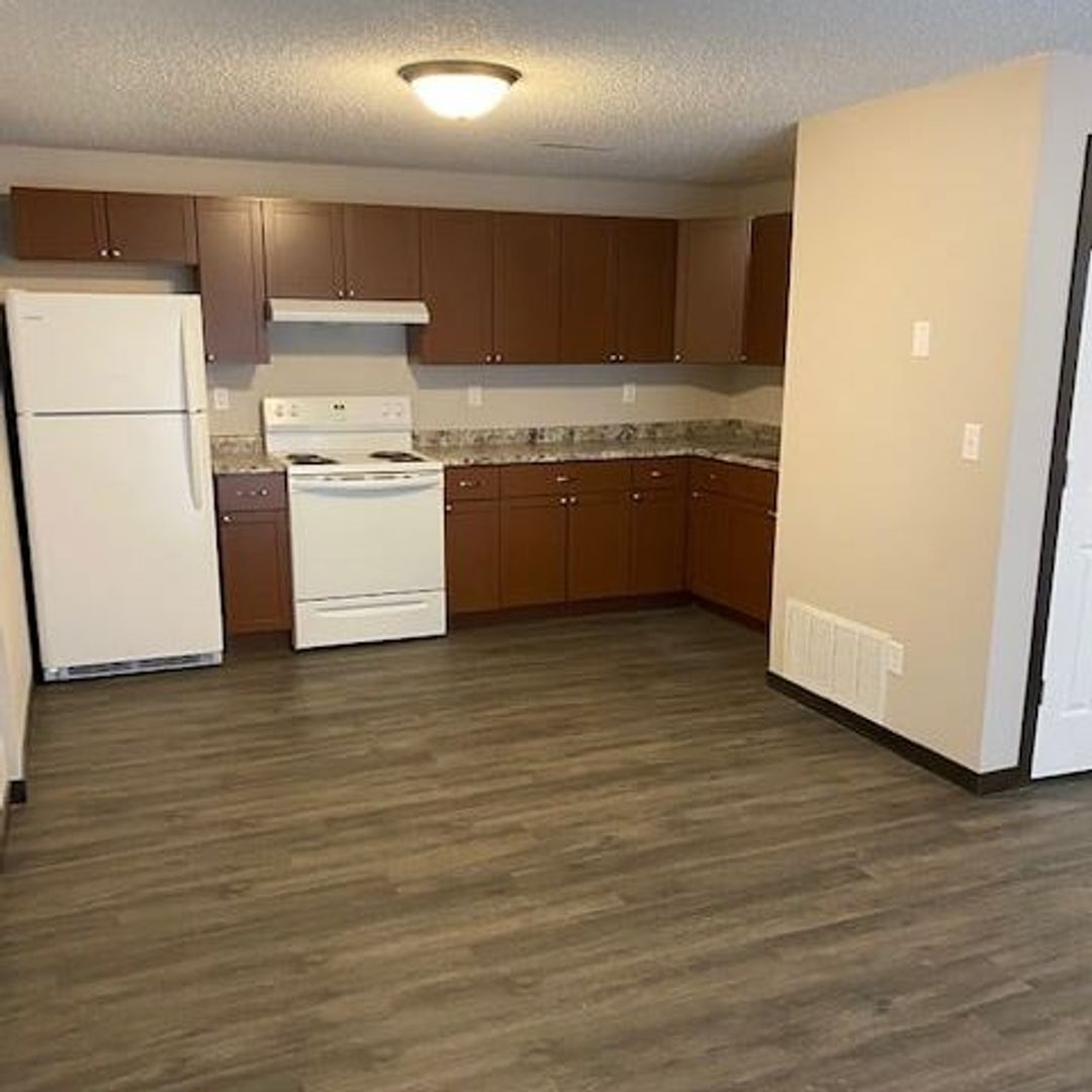 Coralville Apartment: 1648-1688 5th St.