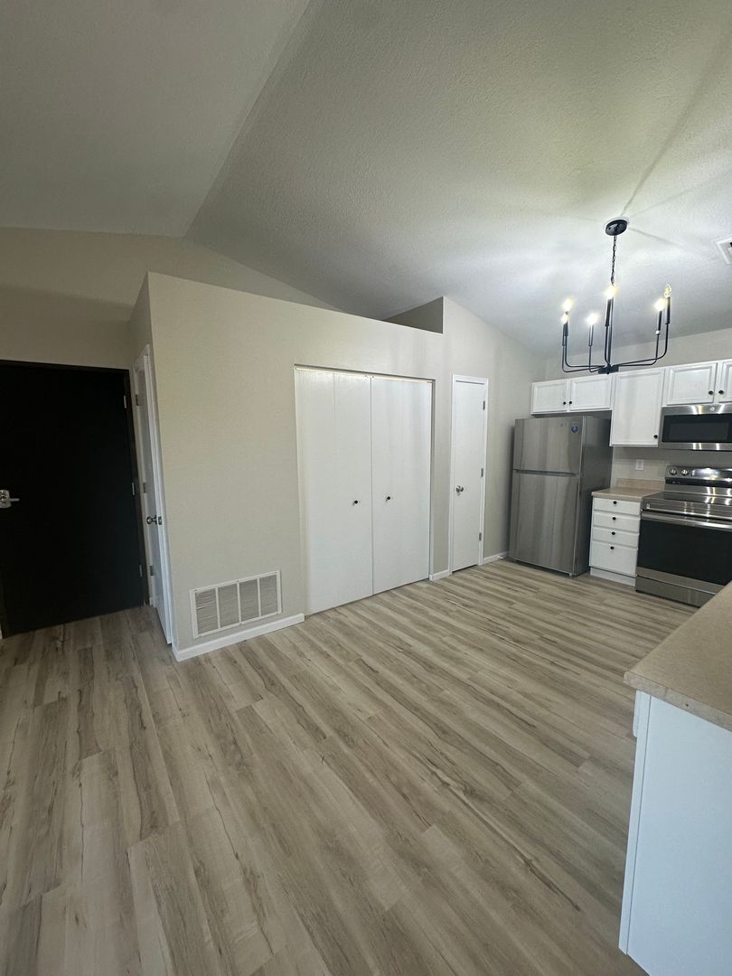 North Liberty Apartment: 1415 N Jones Blvd